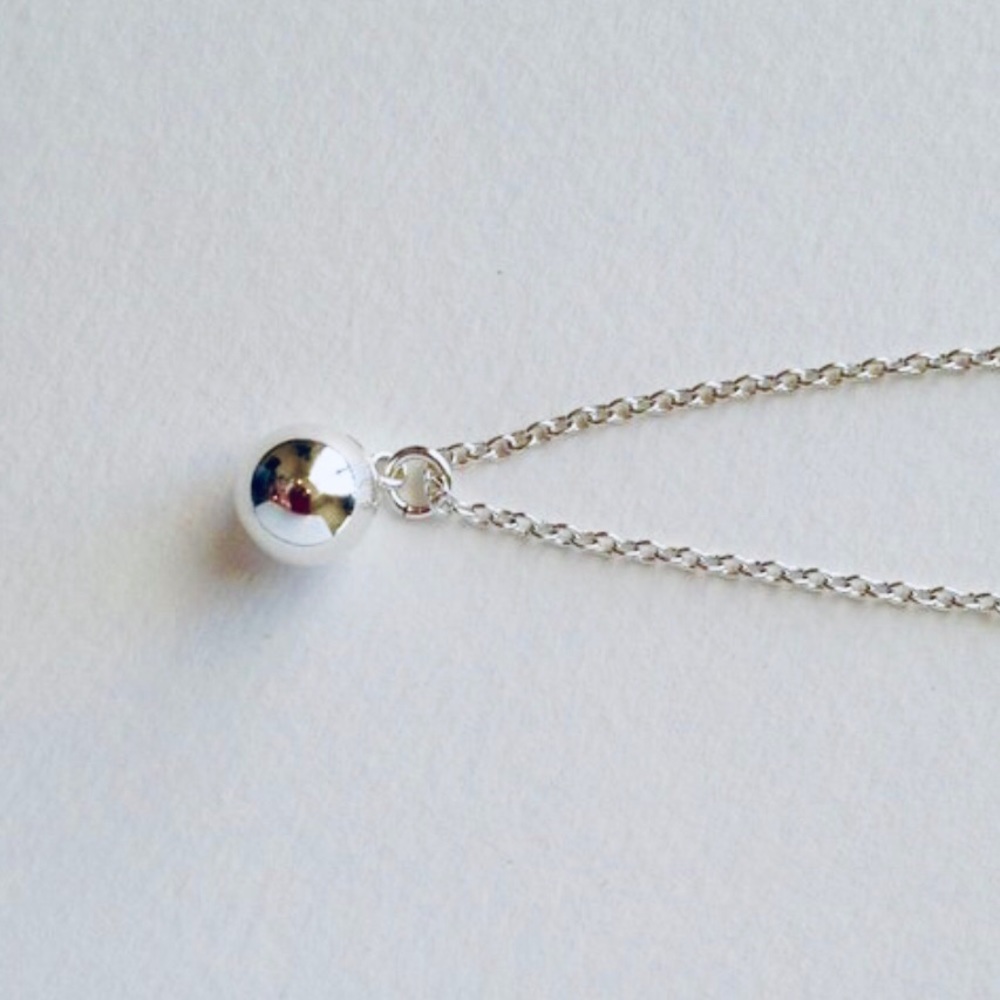 ✨NEW✨Tiny Ball Silver Necklace✨ - Picture 2 of 5